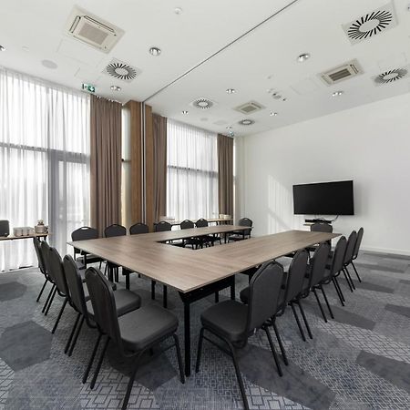 Hampton By Hilton Poznan Swarzedz Hotel Kültér fotó